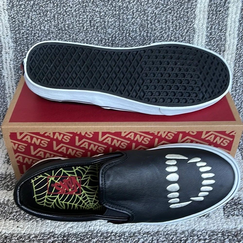 Vans Classic Slip-On Fangs Black/True White MENS - Picture 5 of 16